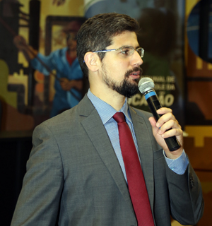 O coordenador Gustavo Elias encerrou a programação do 1º dia 